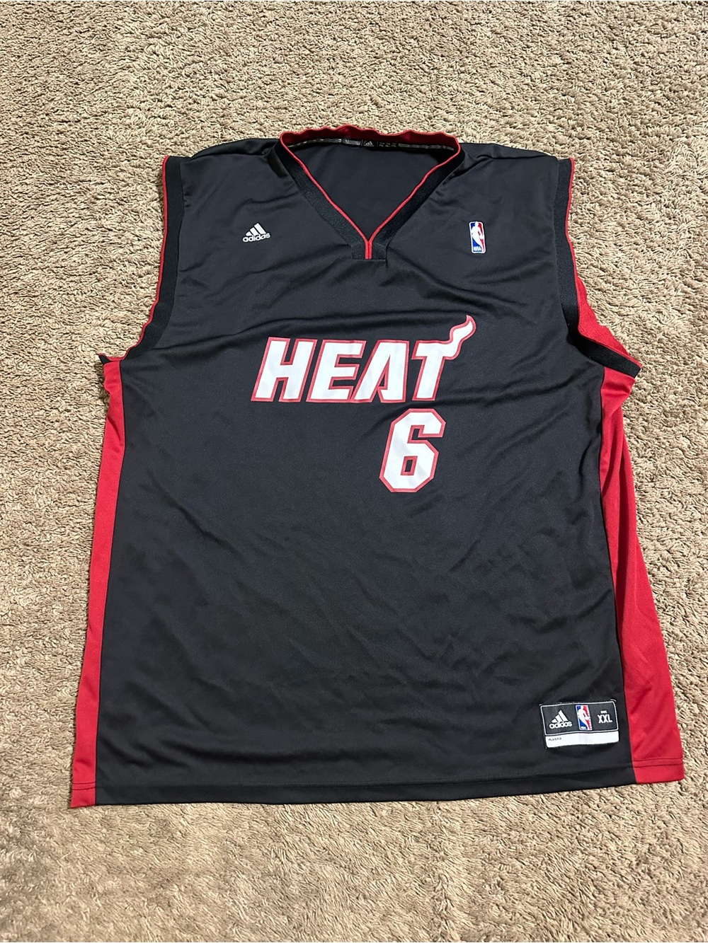 Vintage Adidas NBA Miami Heat “James” jersey 00s size 2XL
